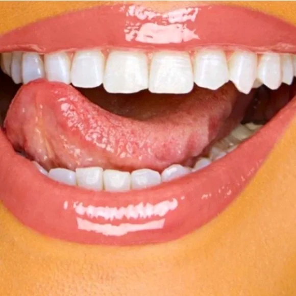 Light pink Tarte maracuja juicy lip plump - Picture 2 of 3